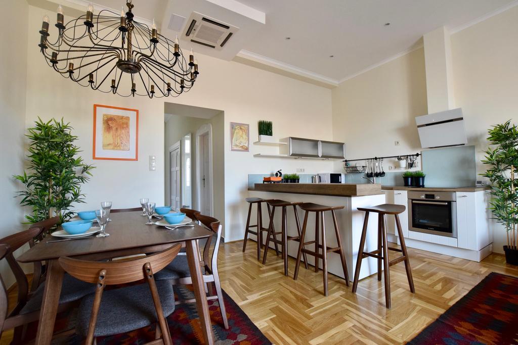 Luxury Apartment By Hi5 - Kiraly Street Suite Budapest Eksteriør billede