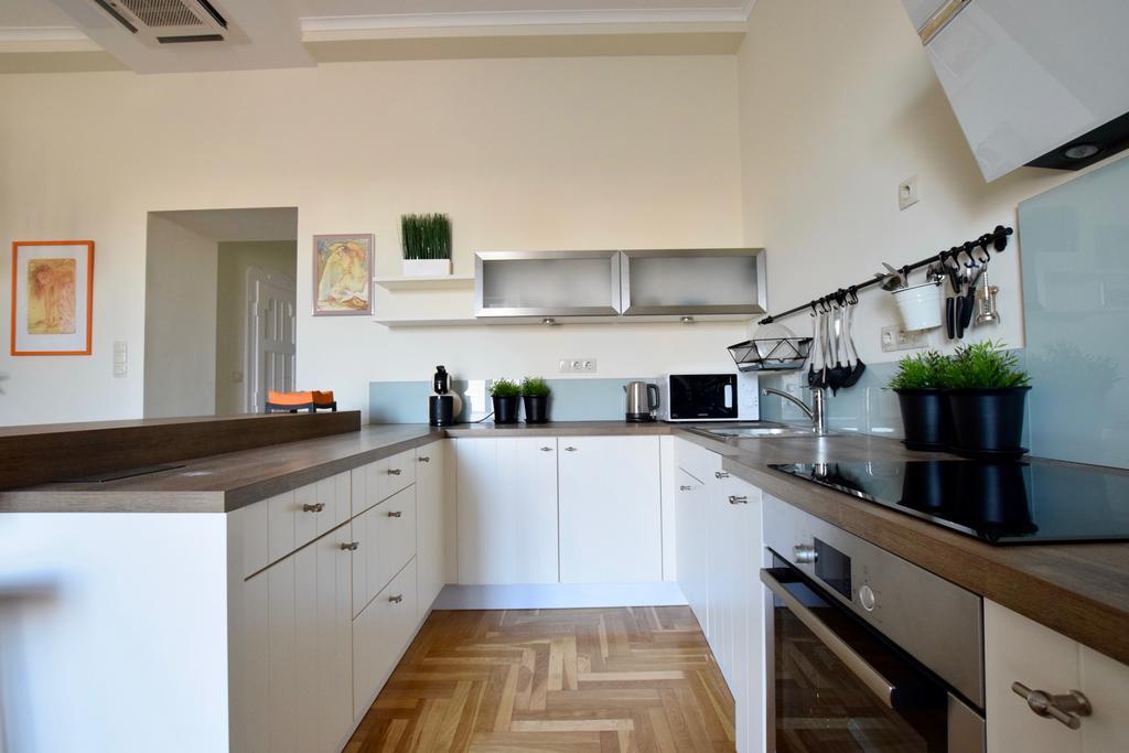 Luxury Apartment By Hi5 - Kiraly Street Suite Budapest Eksteriør billede