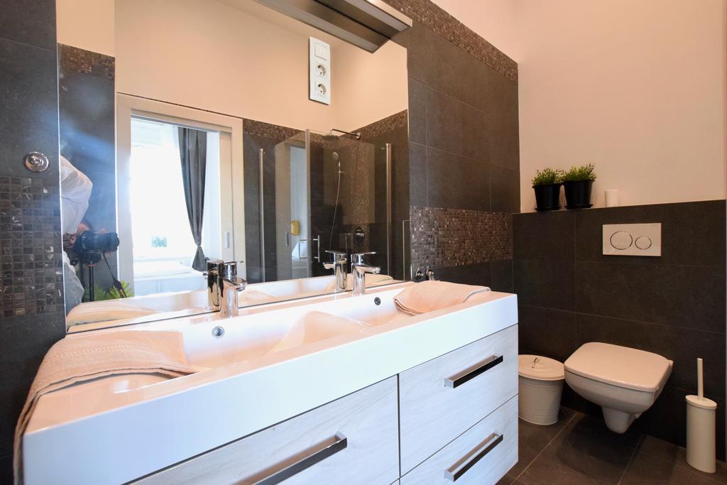 Luxury Apartment By Hi5 - Kiraly Street Suite Budapest Eksteriør billede