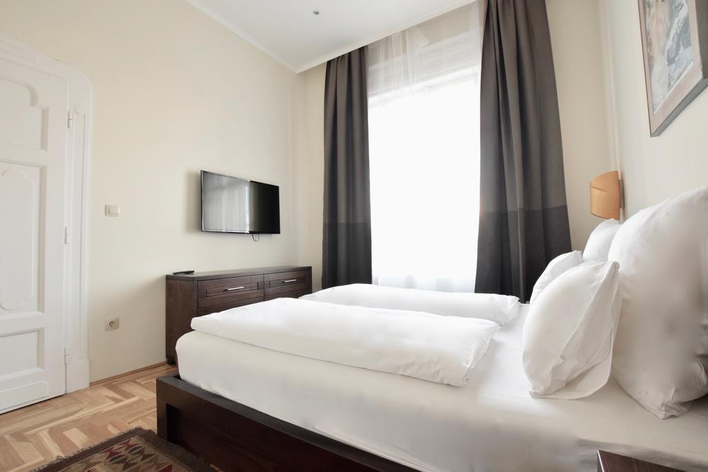 Luxury Apartment By Hi5 - Kiraly Street Suite Budapest Eksteriør billede