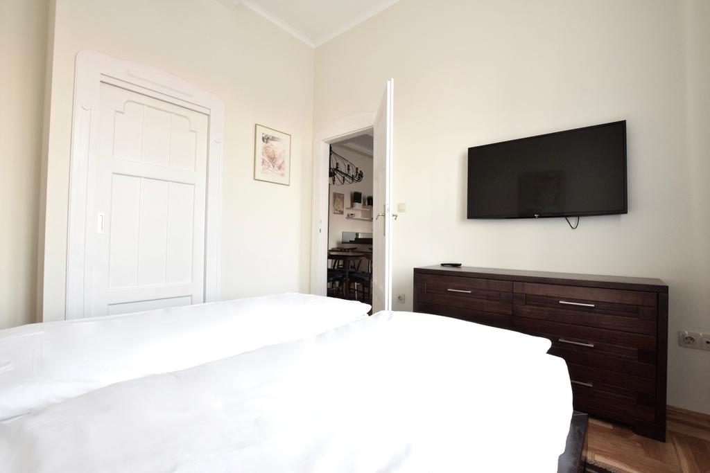 Luxury Apartment By Hi5 - Kiraly Street Suite Budapest Eksteriør billede