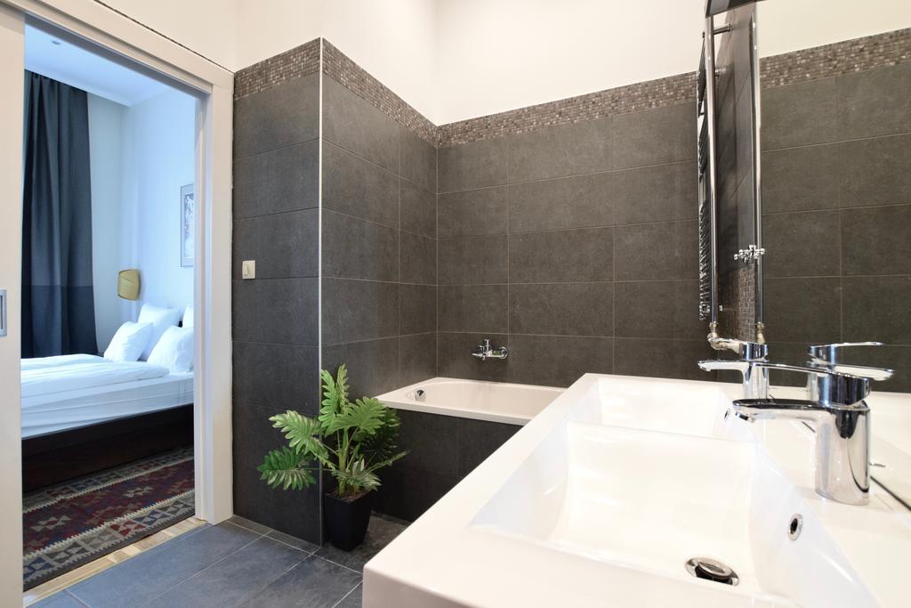 Luxury Apartment By Hi5 - Kiraly Street Suite Budapest Eksteriør billede